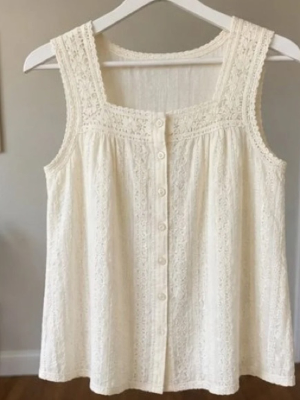 Sleeveless Lace Button-Front Tank Top - Cream